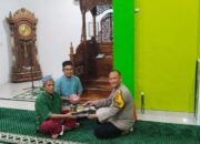 Polisi dan Warga Bersinergi, Bhabinkamtibmas Polsek Pangkalan Baru Serahkan Perlengkapan Ibadah ke Masjid Jabal Nur
