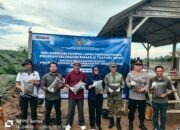 Iwan Bernadi Lurah Tuatunu Dorong Kepedulian Lingkungan Lewat Program Kompos di Tuatunu Indah